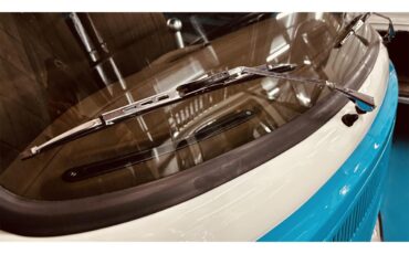 Volkswagen-Bus-1984-WHITEBLUE-Brown-28