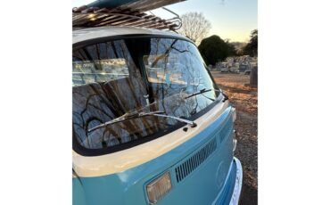 Volkswagen-Bus-1984-WHITEBLUE-Brown-3
