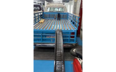 Volkswagen-Bus-1984-WHITEBLUE-Brown-30
