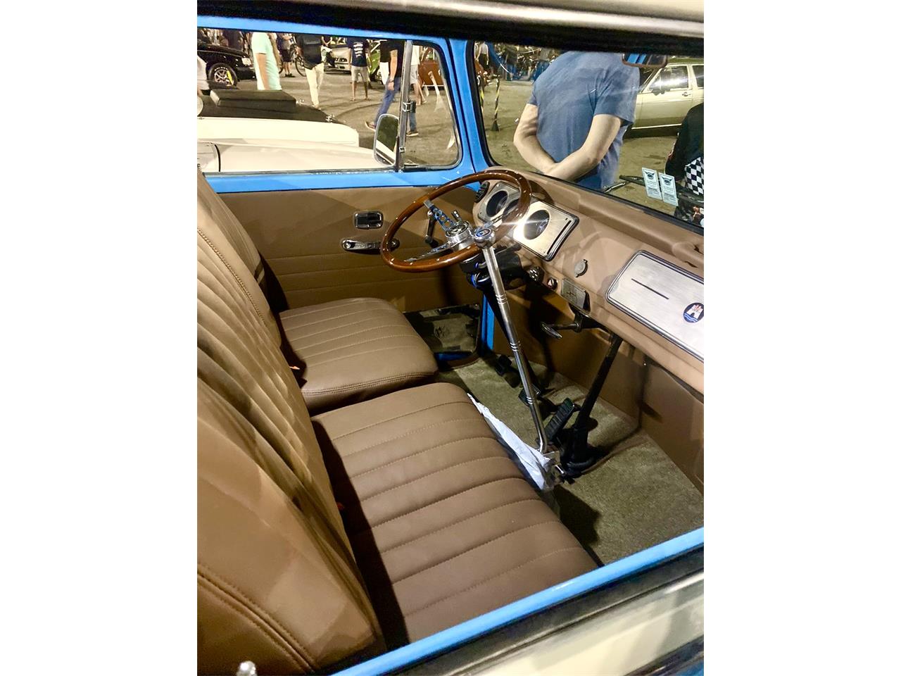 Volkswagen-Bus-1984-WHITEBLUE-Brown-32