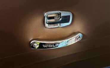Volkswagen-Bus-1984-WHITEBLUE-Brown-36
