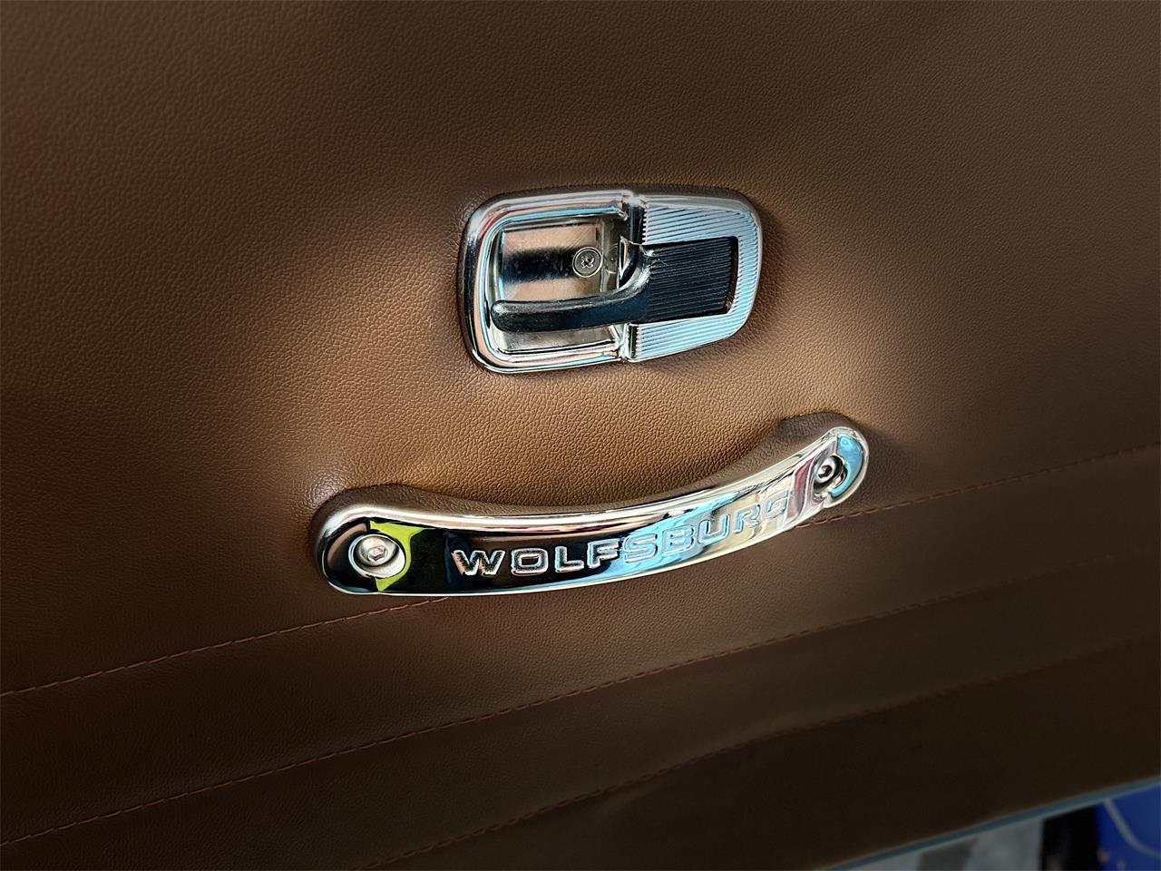 Volkswagen-Bus-1984-WHITEBLUE-Brown-36