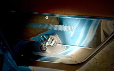 Volkswagen-Bus-1984-WHITEBLUE-Brown-37