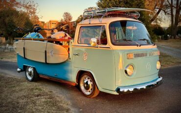Volkswagen-Bus-1984-WHITEBLUE-Brown-4