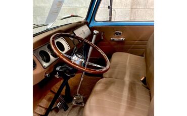 Volkswagen-Bus-1984-WHITEBLUE-Brown-41
