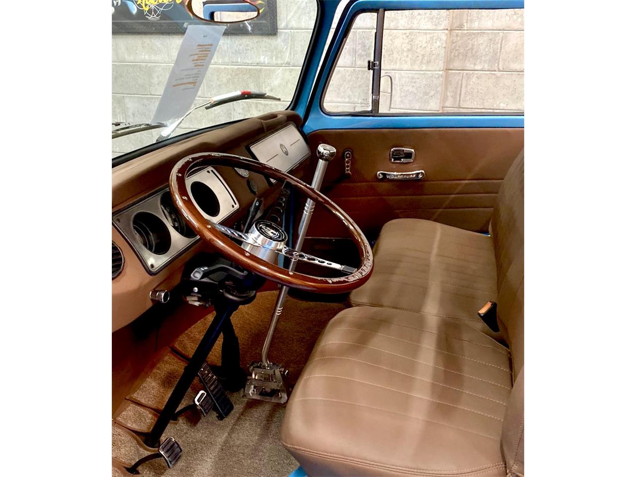 Volkswagen-Bus-1984-WHITEBLUE-Brown-41