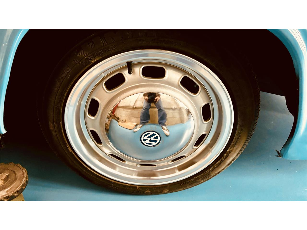 Volkswagen-Bus-1984-WHITEBLUE-Brown-43