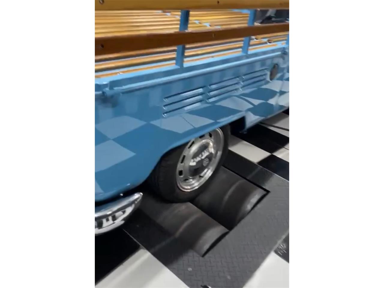 Volkswagen-Bus-1984-WHITEBLUE-Brown-44