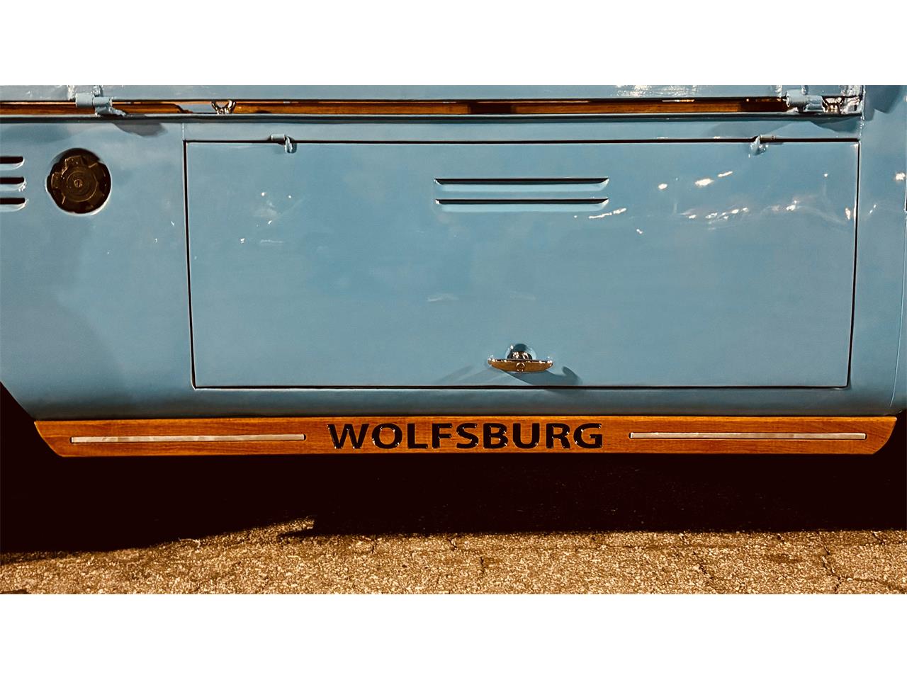 Volkswagen-Bus-1984-WHITEBLUE-Brown-48