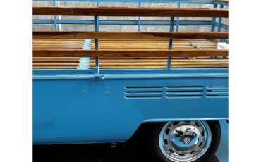 Volkswagen-Bus-1984-WHITEBLUE-Brown-49