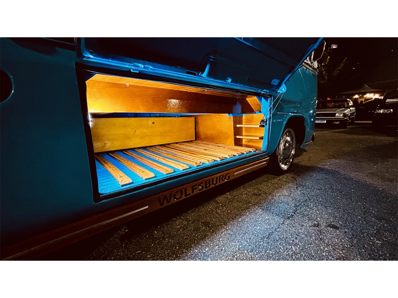 Volkswagen-Bus-1984-WHITEBLUE-Brown-52