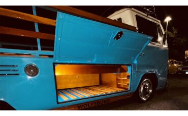Volkswagen-Bus-1984-WHITEBLUE-Brown-53