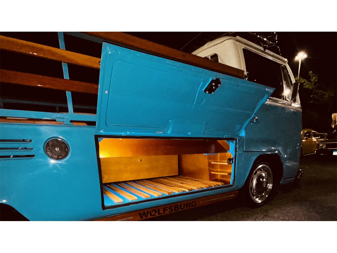 Volkswagen-Bus-1984-WHITEBLUE-Brown-53