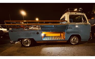Volkswagen-Bus-1984-WHITEBLUE-Brown-57