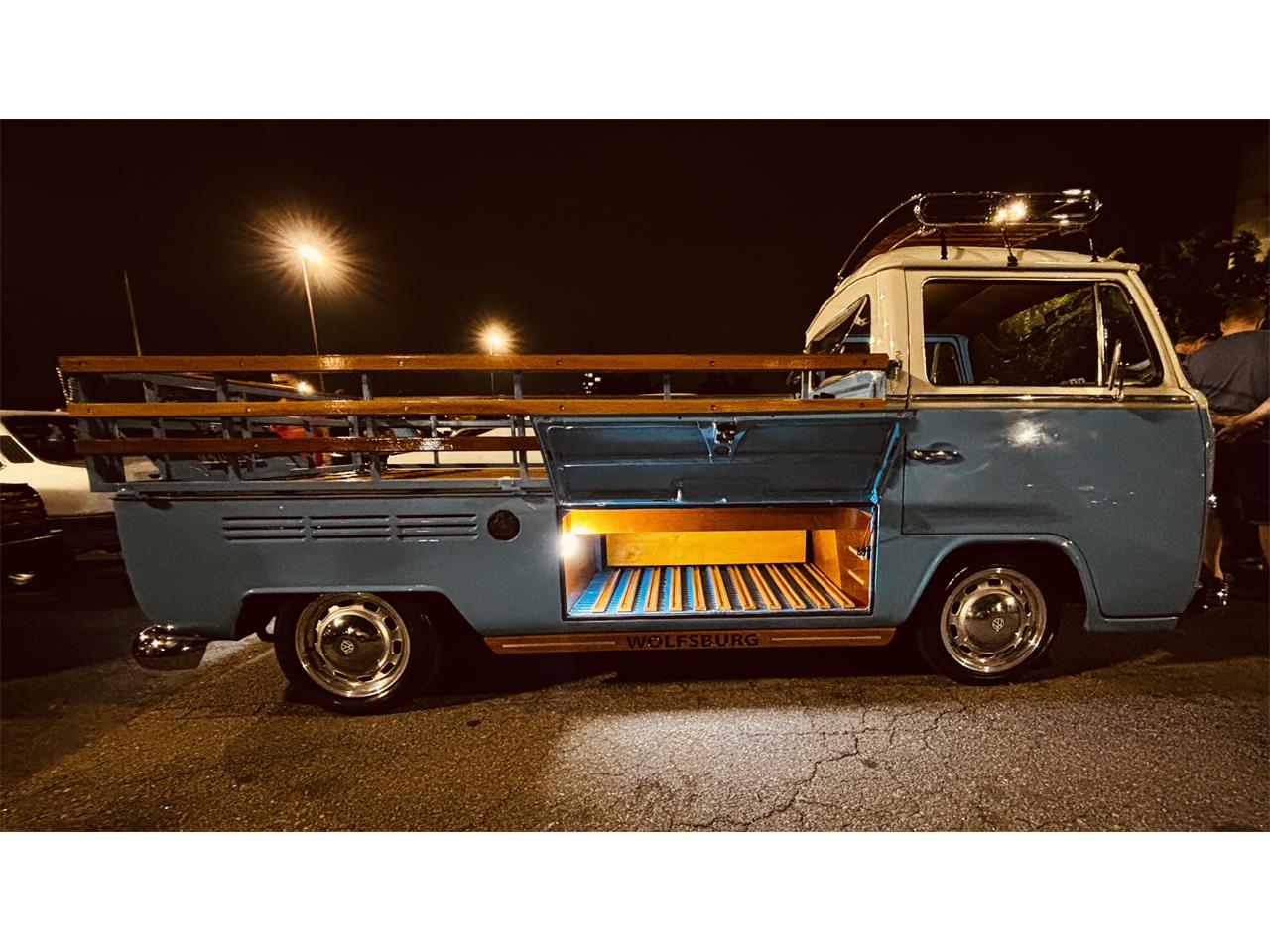 Volkswagen-Bus-1984-WHITEBLUE-Brown-57