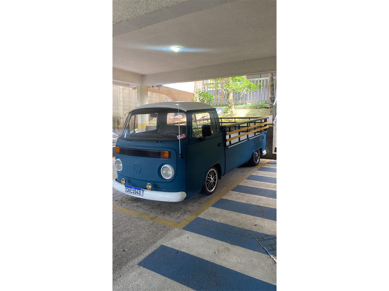 Volkswagen-Bus-1984-WHITEBLUE-Brown-6