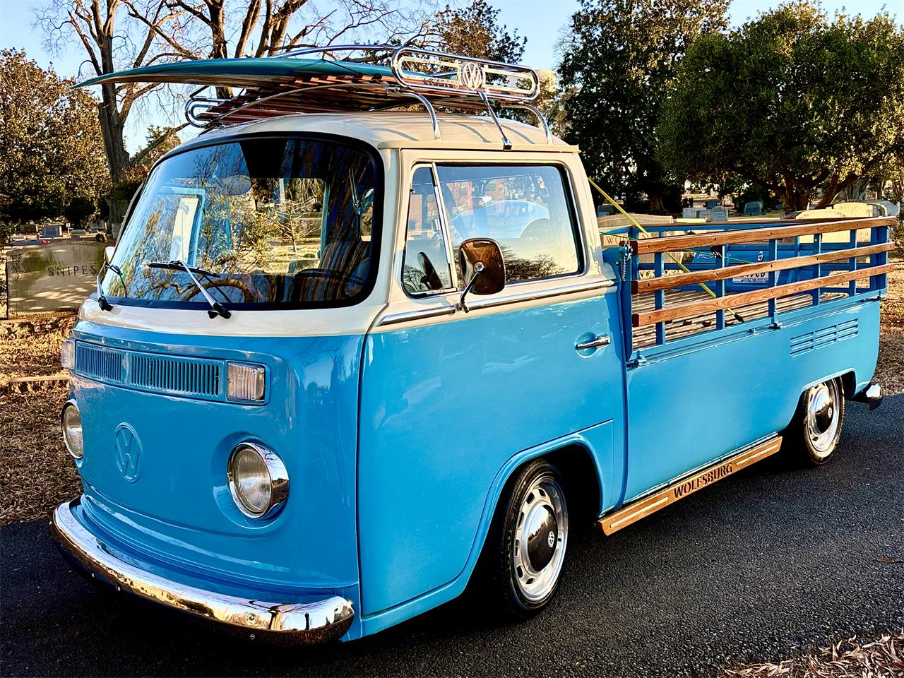 Volkswagen-Bus-1984-WHITEBLUE-Brown-64