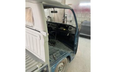 Volkswagen-Bus-1984-WHITEBLUE-Brown-9