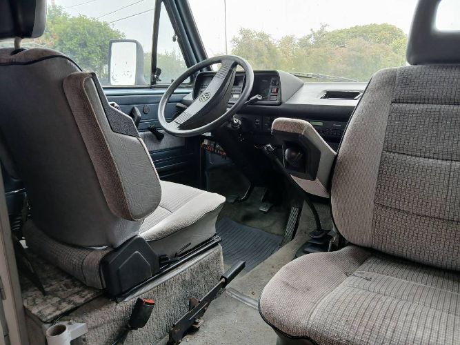 Volkswagen-Bus-1987-Blue-15