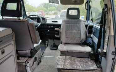 Volkswagen-Bus-1987-Blue-16