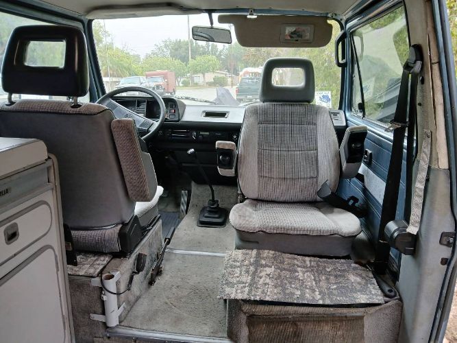 Volkswagen-Bus-1987-Blue-16