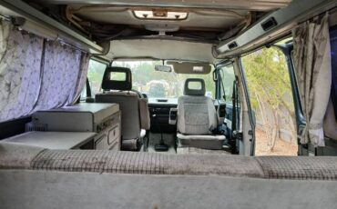 Volkswagen-Bus-1987-Blue-18