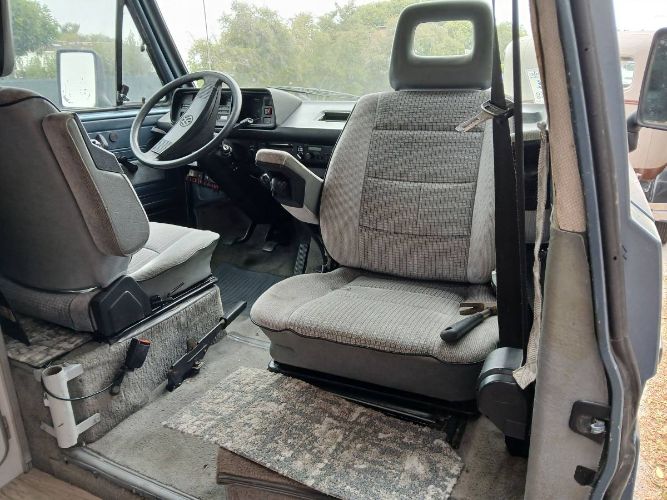 Volkswagen-Bus-1987-Blue-22