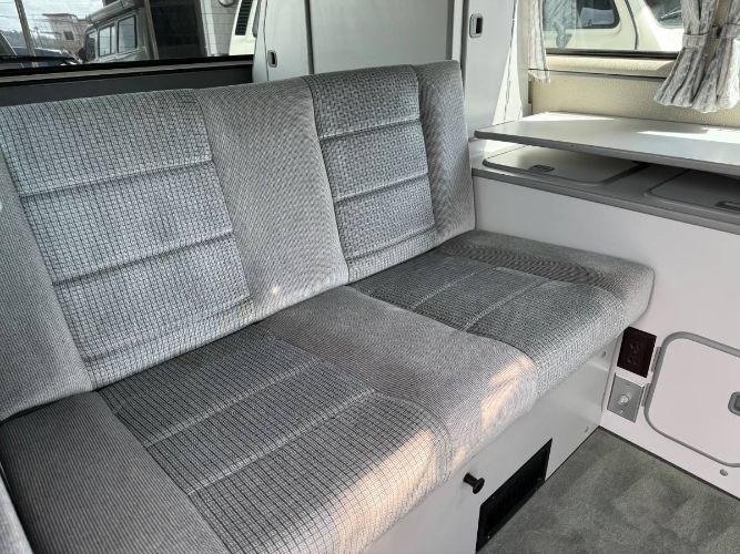 Volkswagen-Bus-1988-White-14