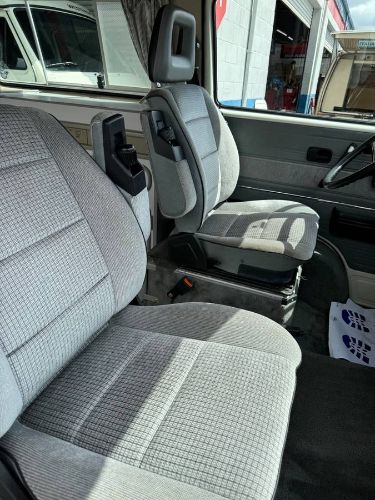 Volkswagen-Bus-1988-White-7