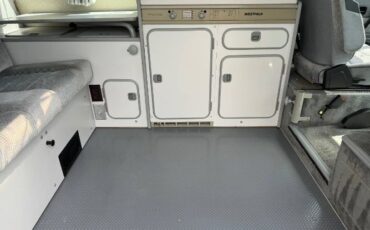 Volkswagen-Bus-1988-White-9