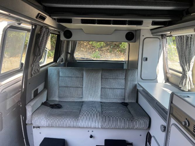 Volkswagen-Bus-1989-18