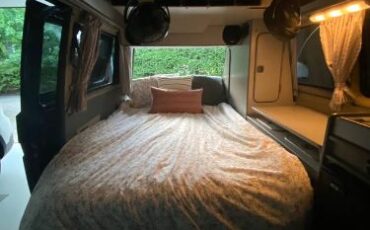 Volkswagen-Bus-1990-Blue-2