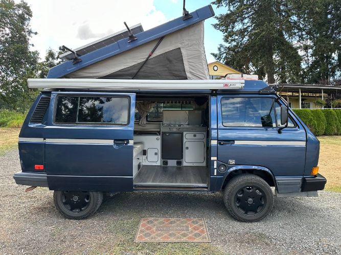 Volkswagen-Bus-1990-Blue
