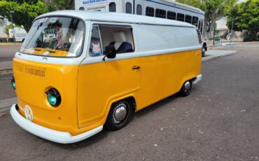 Volkswagen-BusVanagon-1900-17