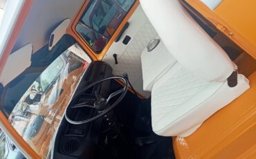 Volkswagen-BusVanagon-1900-18