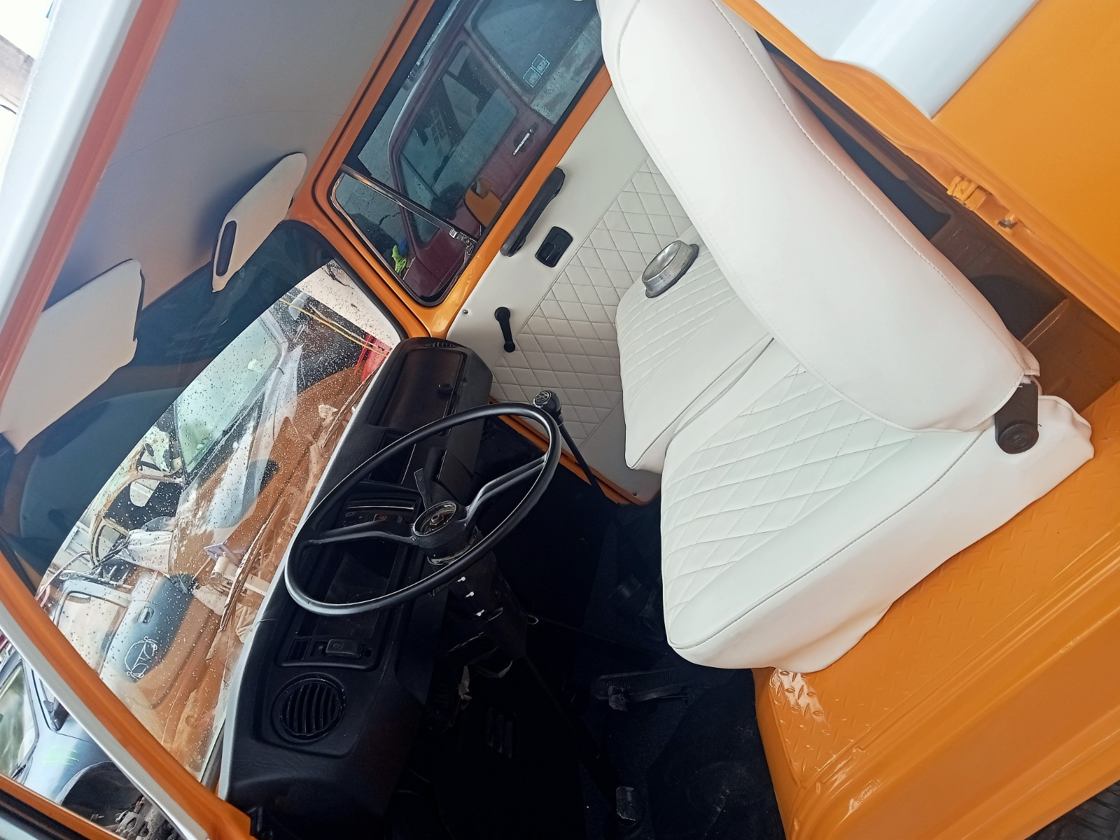 Volkswagen-BusVanagon-1900-18