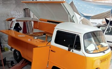 Volkswagen-BusVanagon-1900-19