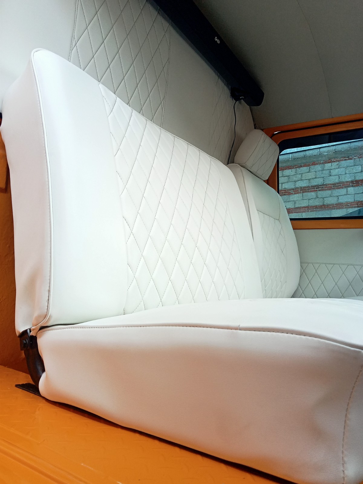 Volkswagen-BusVanagon-1900-22