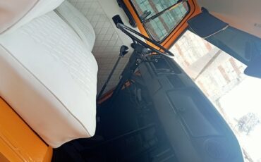 Volkswagen-BusVanagon-1900-23