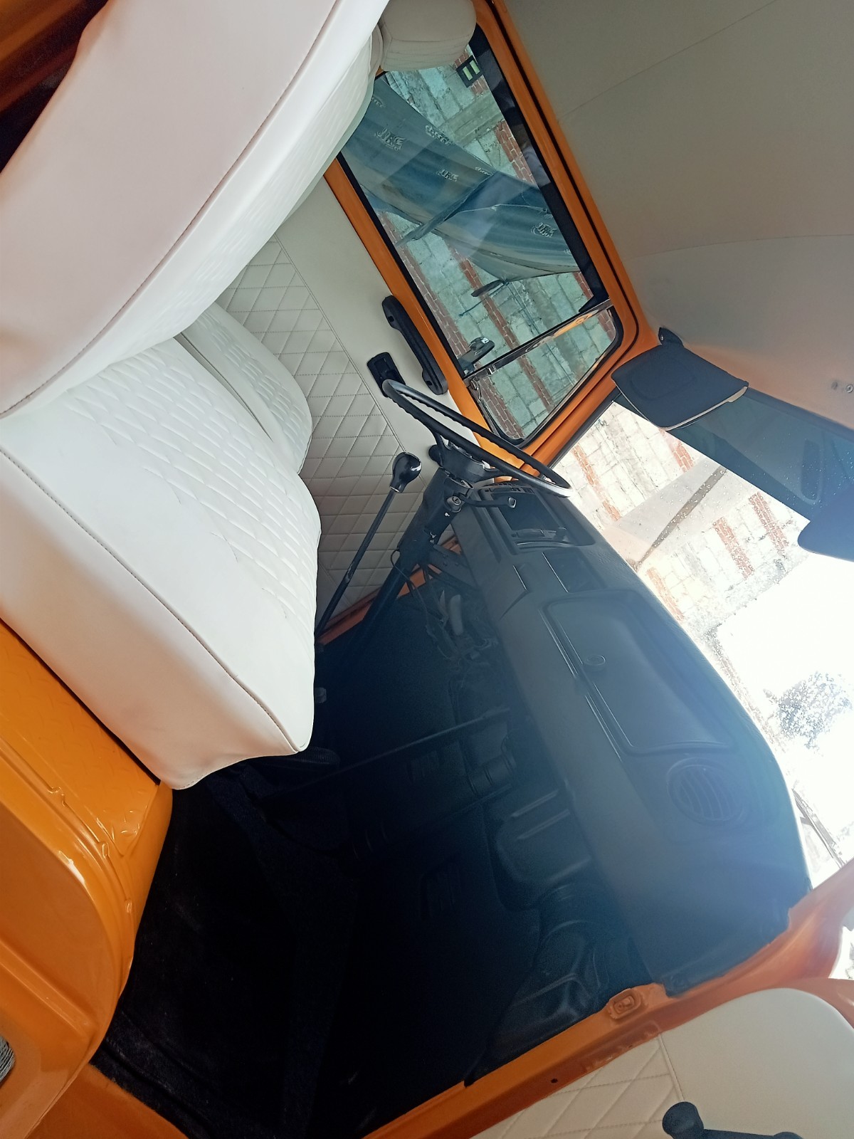 Volkswagen-BusVanagon-1900-23