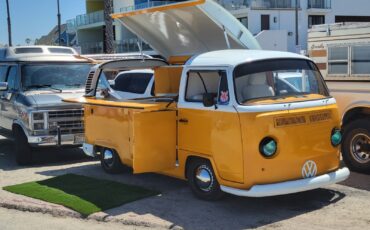 Volkswagen-BusVanagon-1900