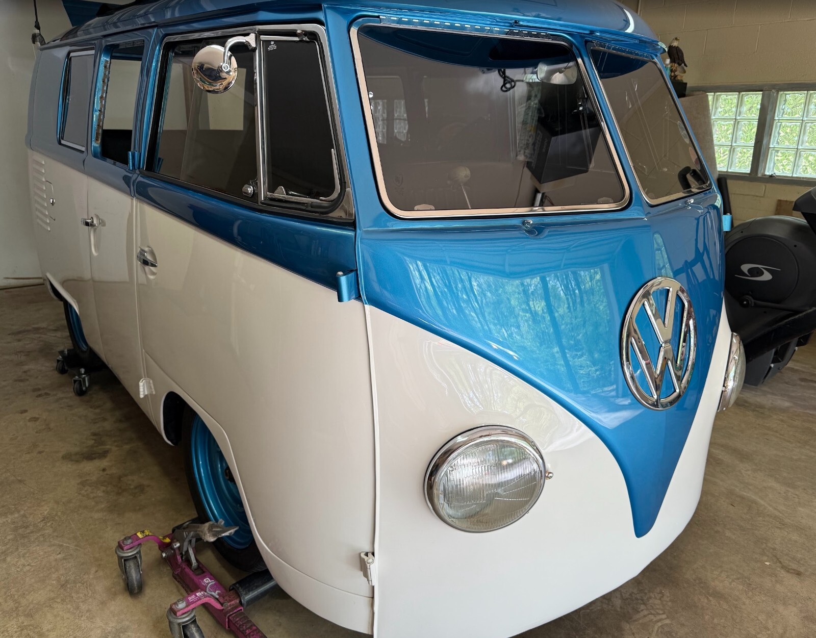 Volkswagen-BusVanagon-1962-Bus-11