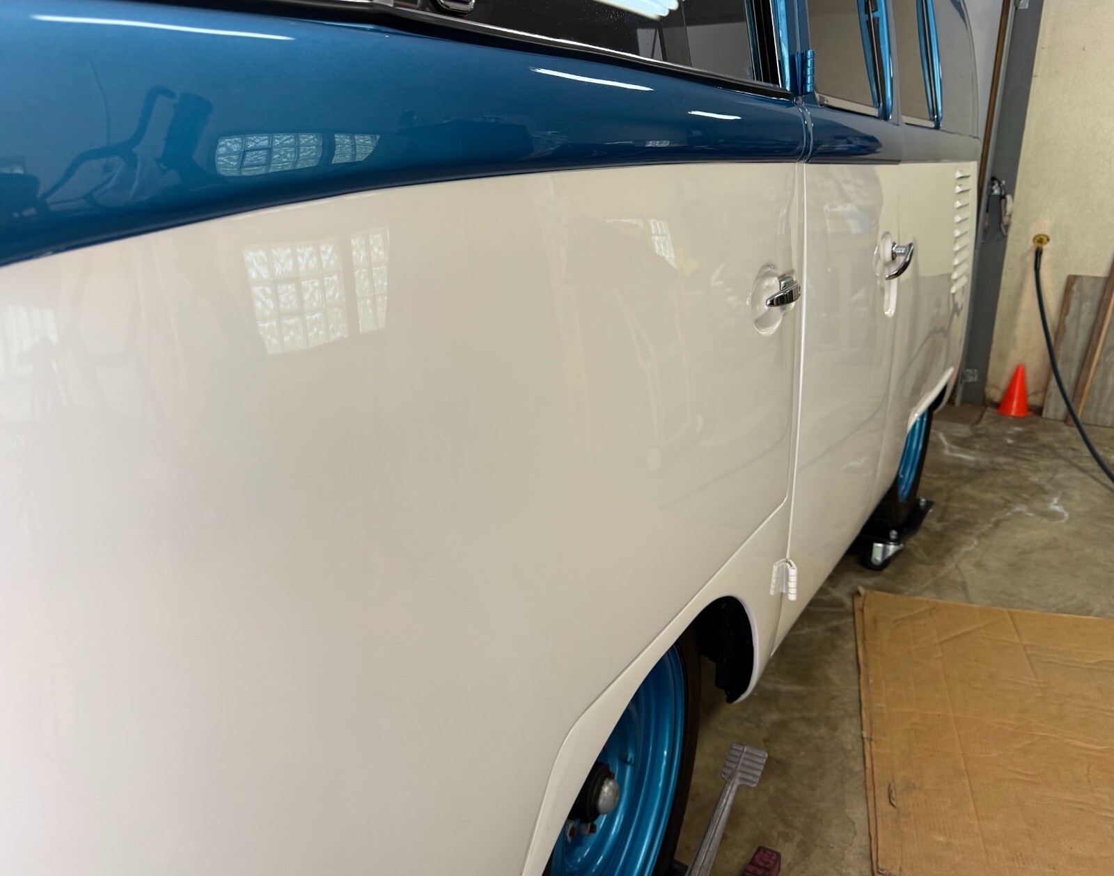 Volkswagen-BusVanagon-1962-Bus-8