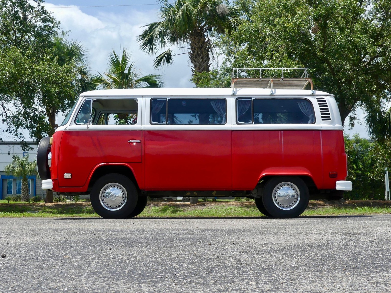 Volkswagen-BusVanagon-1974-MiniVAN-10