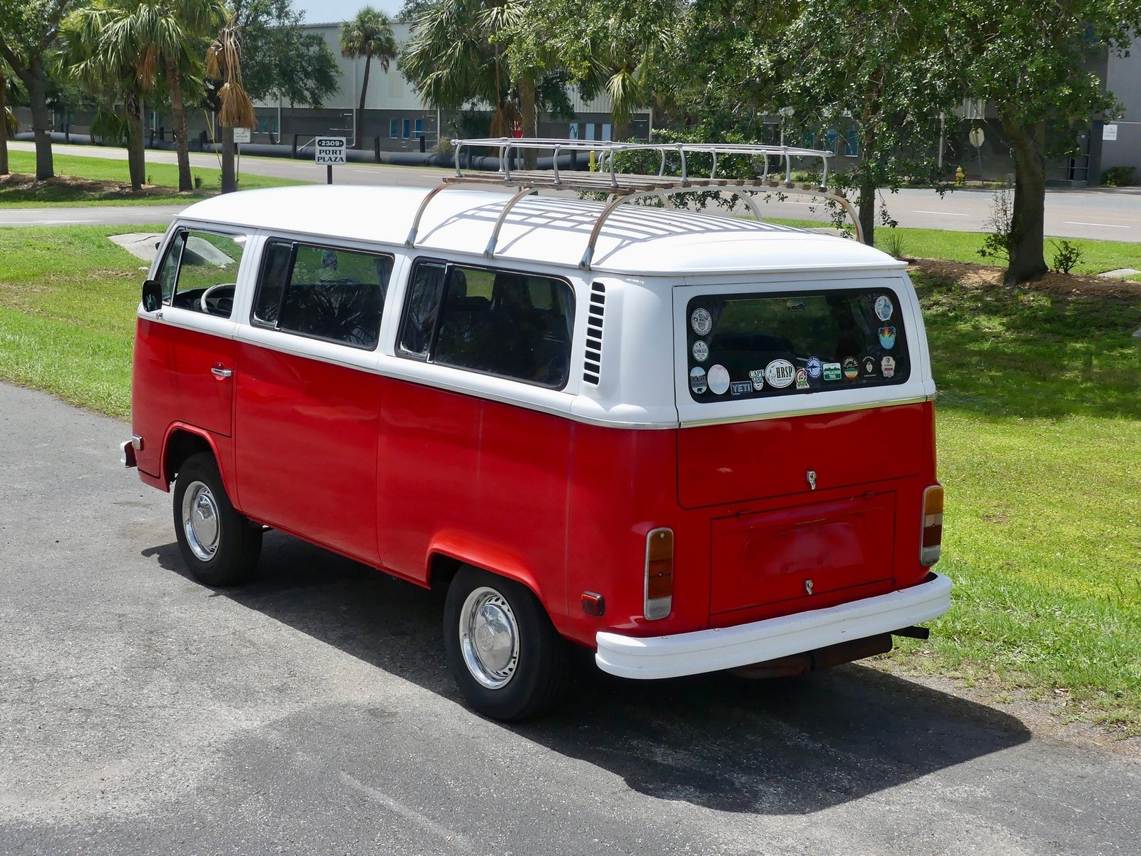 Volkswagen-BusVanagon-1974-MiniVAN-12