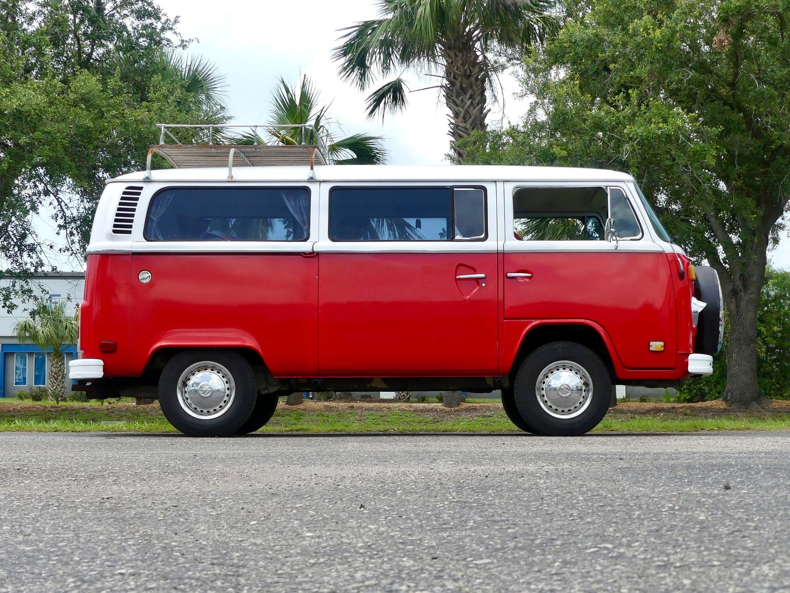 Volkswagen-BusVanagon-1974-MiniVAN-21