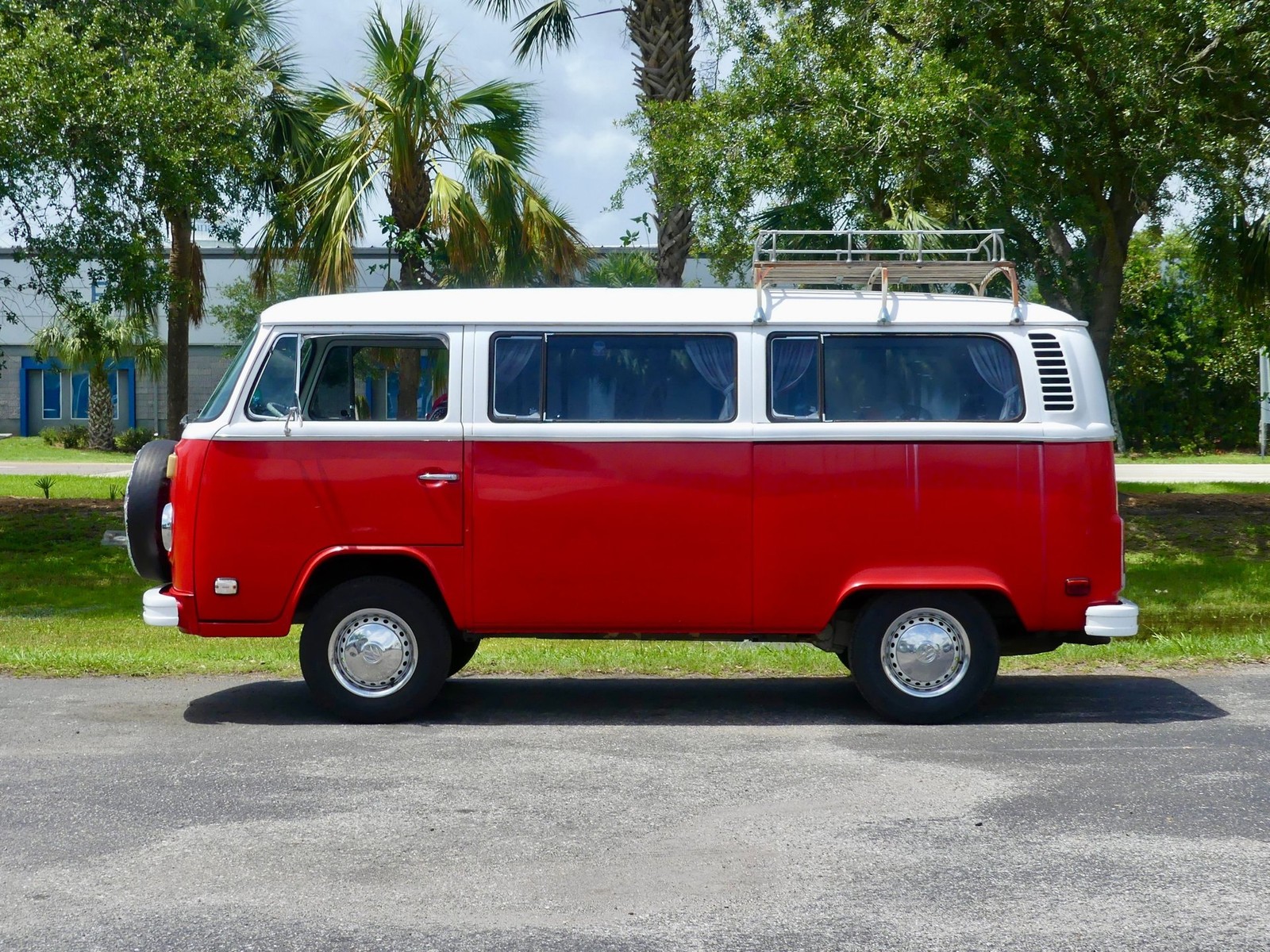 Volkswagen-BusVanagon-1974-MiniVAN-8