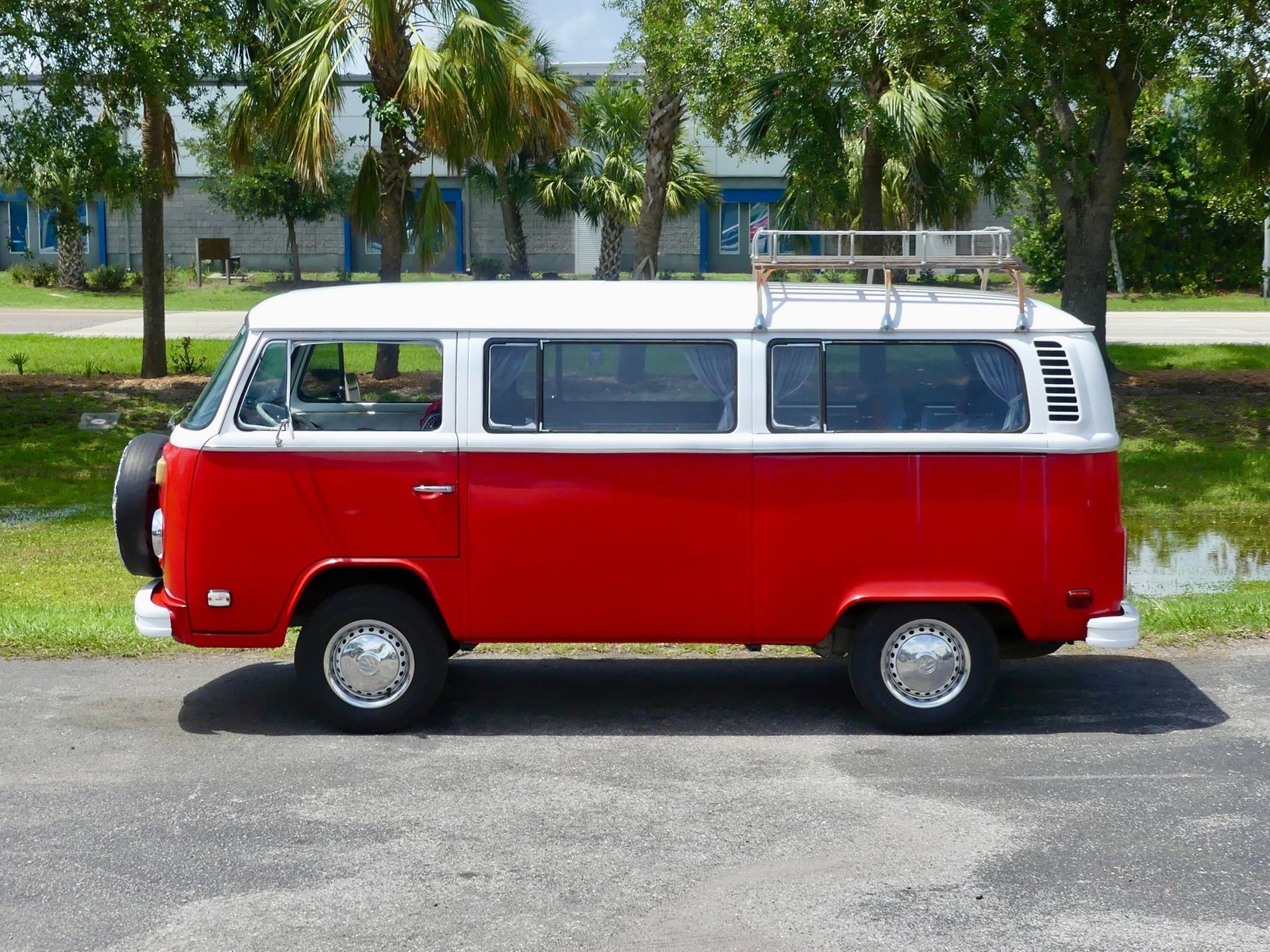 Volkswagen-BusVanagon-1974-MiniVAN-9