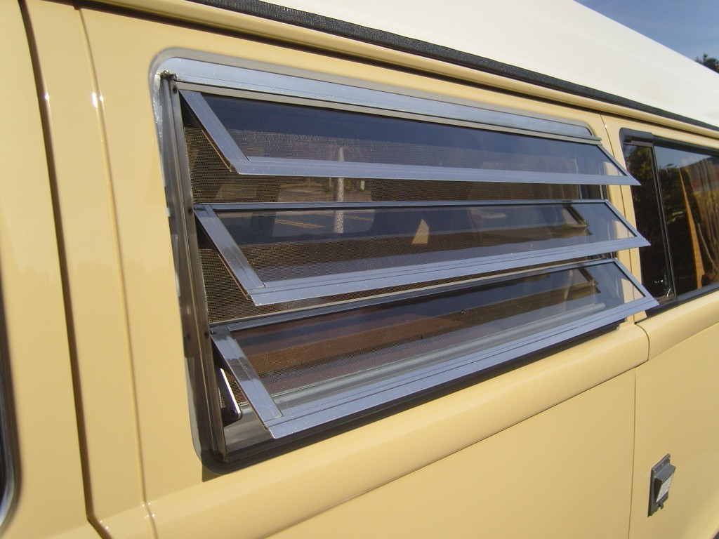 Volkswagen-BusVanagon-1978-10