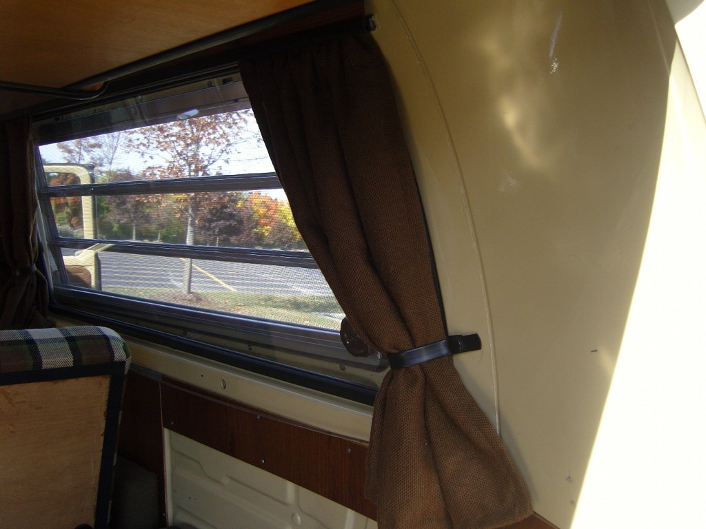 Volkswagen-BusVanagon-1978-11